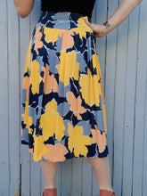Charger l'image dans la galerie, Jupe vintage Léa - Plissée fleurie. Taille M, 38, 40. Hammer.