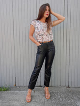 Charger l'image dans la galerie, Pantalon vintage Aude - Cuir d'agneau noir. Taille S, 36, 38.
