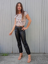 Charger l'image dans la galerie, Pantalon vintage Aude - Cuir d'agneau noir. Taille S, 36, 38.