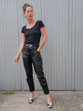 Charger l'image dans la galerie, Pantalon vintage Michèle - Cuir noir. Taille M, 38, 40. Création Estret. Made in France.