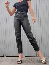Charger l'image dans la galerie, Pantalon vintage Michèle - Cuir noir. Taille M, 38, 40. Création Estret. Made in France.