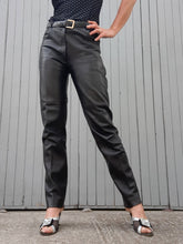 Charger l'image dans la galerie, Pantalon vintage Michèle - Cuir noir. Taille M, 38, 40. Création Estret. Made in France.