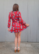 Charger l'image dans la galerie, Robe vintage Marion - Rouge à fleurs bleues. Taille S, 36, 38. Diolen Loft.