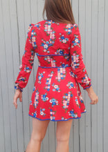 Charger l'image dans la galerie, Robe vintage Marion - Rouge à fleurs bleues. Taille S, 36, 38. Diolen Loft.