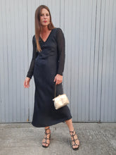 Charger l'image dans la galerie, Robe "Seconde" Karin - Soie noire. Lacée à la taille. Taille XS, 34, 36. Intimissimi.