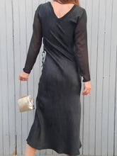 Charger l'image dans la galerie, Robe "Seconde" Karin - Soie noire. Lacée à la taille. Taille XS, 34, 36. Intimissimi.