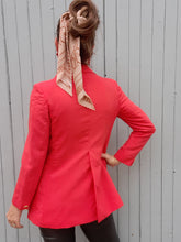 Charger l'image dans la galerie, Blazer vintage Leslie - Rouge, fermeture croisée. Taille M, 38, 40. Ted Lapidus.
