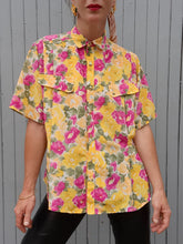 Charger l'image dans la galerie, Chemisier vintage Alessandra - Jaune fleuri. Taille L, 40, 42. Amggio.