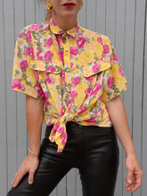 Charger l'image dans la galerie, Chemisier vintage Alessandra - Jaune fleuri. Taille L, 40, 42. Amggio.