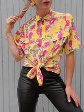 Charger l'image dans la galerie, Chemisier vintage Alessandra - Jaune fleuri. Taille L, 40, 42. Amggio.