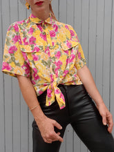 Charger l'image dans la galerie, Chemisier vintage Alessandra - Jaune fleuri. Taille L, 40, 42. Amggio.