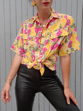 Charger l'image dans la galerie, Chemisier vintage Alessandra - Jaune fleuri. Taille L, 40, 42. Amggio.