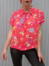 Charger l'image dans la galerie, Chemisier vintage Solange - Rouge fleurs. Taille L, 40, 42. La juperie.