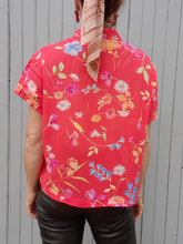 Charger l'image dans la galerie, Chemisier vintage Solange - Rouge fleurs. Taille L, 40, 42. La juperie.