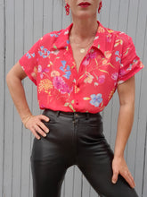Charger l'image dans la galerie, Chemisier vintage Solange - Rouge fleurs. Taille L, 40, 42. La juperie.