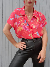 Charger l'image dans la galerie, Chemisier vintage Solange - Rouge fleurs. Taille L, 40, 42. La juperie.