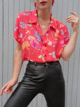 Charger l'image dans la galerie, Chemisier vintage Solange - Rouge fleurs. Taille L, 40, 42. La juperie.
