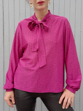 Charger l'image dans la galerie, Blouse "Seconde" Claudine - Col lavallière. Raspberry moucheté. Taille L, 40, 42. Miss Mary