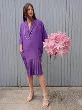 Charger l'image dans la galerie, Robe vintage Chrislaine - Violette, manches chauve-souris. Taille L, 40, 42. Made in France.