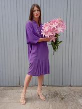Charger l'image dans la galerie, Robe vintage Chrislaine - Violette, manches chauve-souris. Taille L, 40, 42. Made in France.