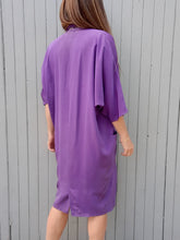 Charger l'image dans la galerie, Robe vintage Chrislaine - Violette, manches chauve-souris. Taille L, 40, 42. Made in France.
