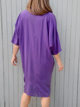 Charger l'image dans la galerie, Robe vintage Chrislaine - Violette, manches chauve-souris. Taille L, 40, 42. Made in France.
