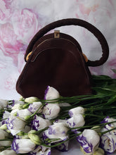 Charger l'image dans la galerie, Pochette vintage Clothilde - Daim marron foncée
