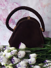 Charger l'image dans la galerie, Pochette vintage Clothilde - Daim marron foncée