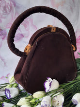 Charger l'image dans la galerie, Pochette vintage Clothilde - Daim marron foncée