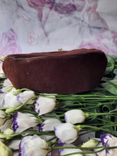 Charger l'image dans la galerie, Pochette vintage Clothilde - Daim marron foncée