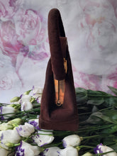 Charger l'image dans la galerie, Pochette vintage Clothilde - Daim marron foncée