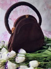 Charger l'image dans la galerie, Pochette vintage Clothilde - Daim marron foncée