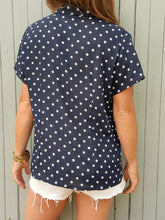 Charger l'image dans la galerie, Chemisette Djamila - Bleu marine à pois blancs. Taille S, 36, 38.