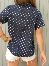 Charger l'image dans la galerie, Chemisette Djamila - Bleu marine à pois blancs. Taille S, 36, 38.