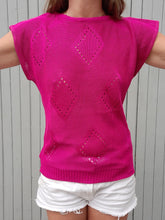 Charger l'image dans la galerie, Pull d'été vintage Lisa - Losanges ajourés fuchsia. Taille M, 38, 40. Mary and Angy. Made in Italy.
