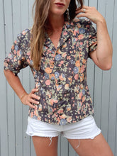 Charger l'image dans la galerie, Chemisier vintage Cora - Bleu marine à fleurs. Taille M, 38, 40.