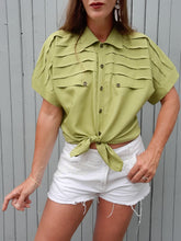 Charger l'image dans la galerie, Haut vintage Anissa - Vert amande. Jeu de plis sur la partie haute. Taille M, 38, 40.