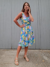 Charger l'image dans la galerie, Robe vintage Lucia - Fleurie et plissée Taille L, 40, 42.