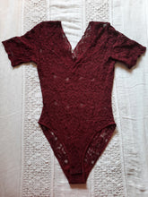Charger l'image dans la galerie, Body vintage Véronique - Dentelle bordeaux. Taille M, 38, 40.