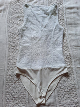 Charger l'image dans la galerie, Body vintage Lila - Dentelle blanche. Taille XS, 34, 36.