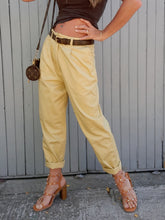 Charger l'image dans la galerie, Pantalon vintage Emmeline - Relax jaune en coton. Taille L, 40, 42