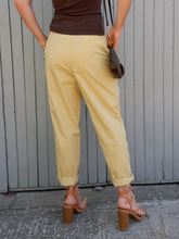Charger l'image dans la galerie, Pantalon vintage Emmeline - Relax jaune en coton. Taille L, 40, 42