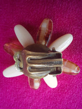 Charger l'image dans la galerie, Boucles d'oreille anciennes Emmy - Edelweiss en nacre blanche et ambre. A clips. W. Germany .