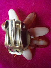 Charger l'image dans la galerie, Boucles d'oreille anciennes Emmy - Edelweiss en nacre blanche et ambre. A clips. W. Germany .