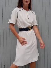 Charger l'image dans la galerie, Robe vintage Carrie - Blanc cassé et bleu marine. Taille S, 36, 38. Margine. Made in France.