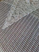 Charger l'image dans la galerie, Top vintage Laurine - Maille satinée bleue et insert de dentelle. Taille S, 36, 38. Bazar. Christian Lacroix