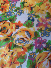 Charger l'image dans la galerie, Top vintage Victoria - Fermeture croisée à double boutonnage. Coton fleuri. Pierre Segade. Made in France.