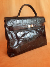 Charger l'image dans la galerie, Sac cabas vintage Lucie - Cuir marron effet croco. Furla. Made in Italy.