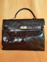 Charger l'image dans la galerie, Sac cabas vintage Lucie - Cuir marron effet croco. Furla. Made in Italy.