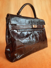Charger l'image dans la galerie, Sac cabas vintage Lucie - Cuir marron effet croco. Furla. Made in Italy.